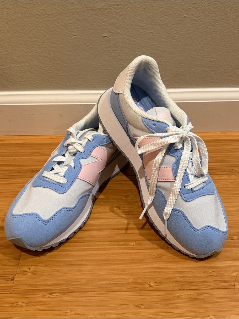 New Balance Big Girl Pastel Blue & Pink Retro-Style Sneakers - brand new /no box